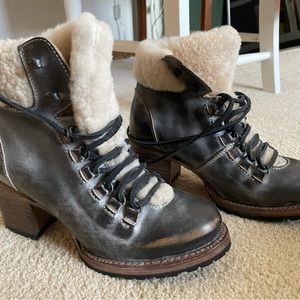 NWOB Freebird Norway Boots Size 8!